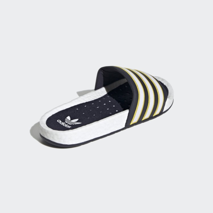 Chinelos Brancos Adilette Boost Da Adidas