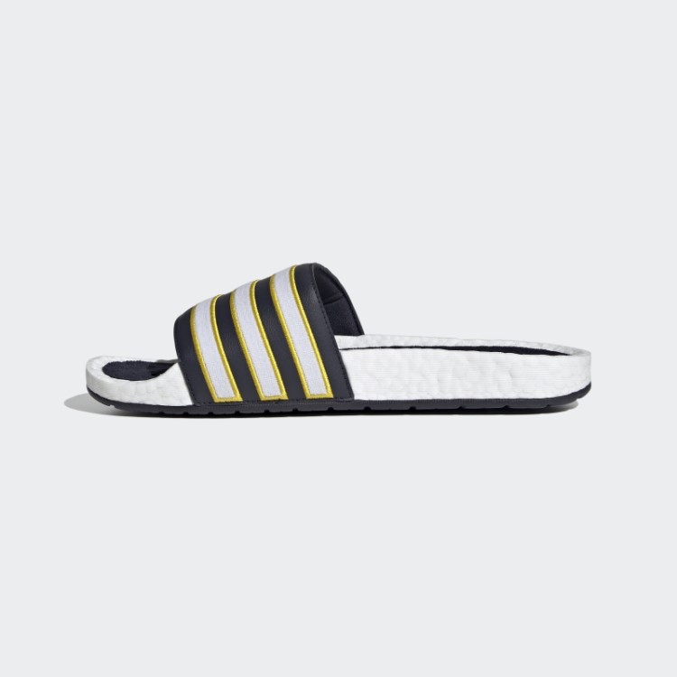 Chinelos Brancos Adilette Boost Da Adidas