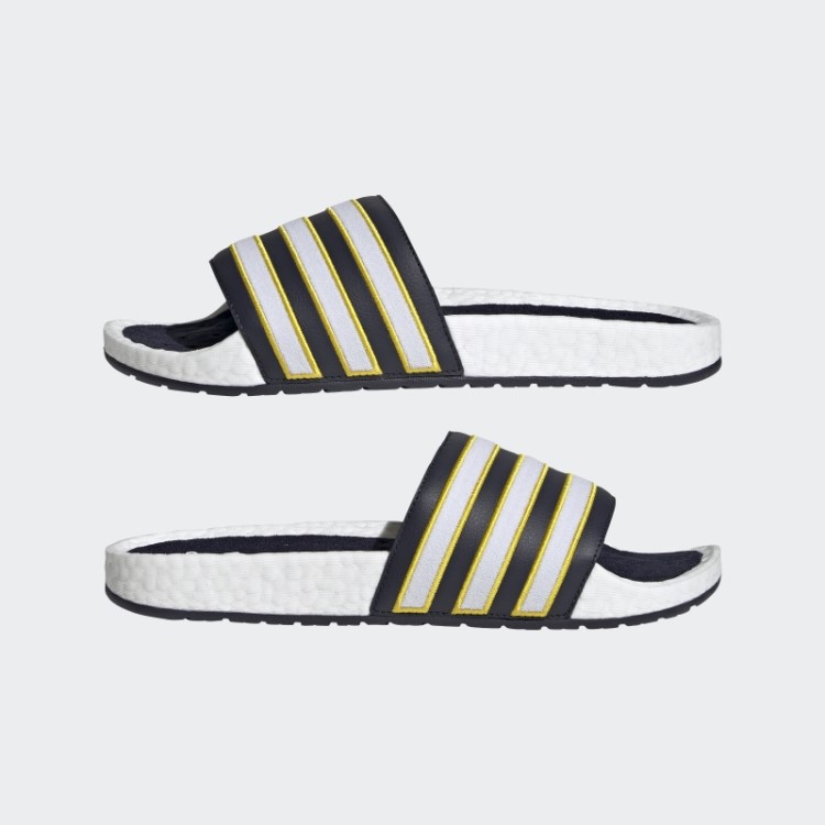 Chinelos Brancos Adilette Boost Da Adidas