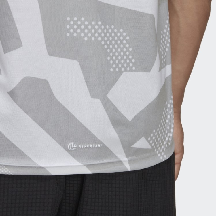 Adidas Cinza Possui A Camiseta Sazonal Run