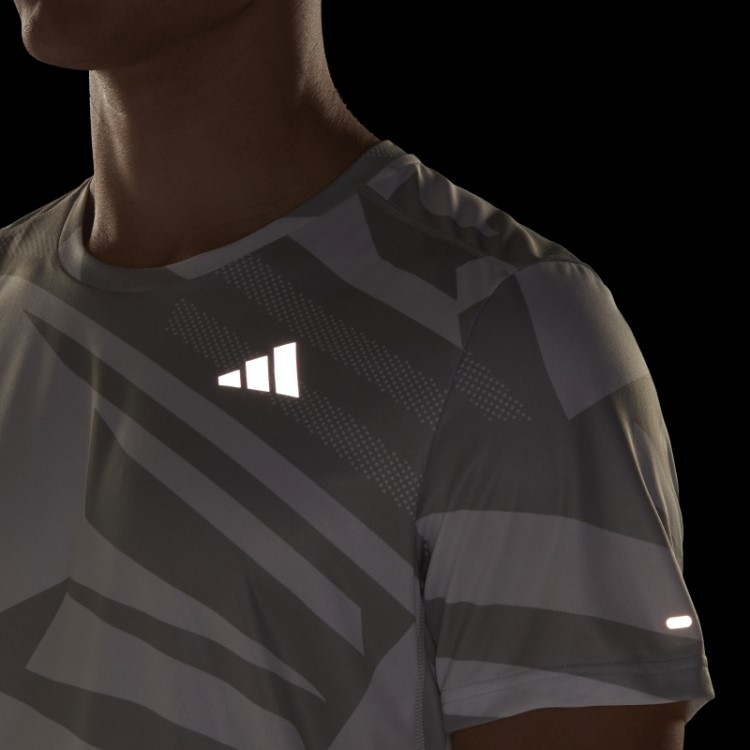 Adidas Cinza Possui A Camiseta Sazonal Run