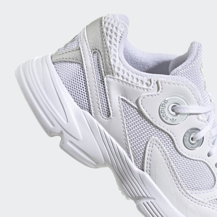 Sapatos Adidas Astir Prata