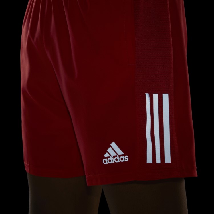 Possui O Calção De Corrida Vermelho Adidas