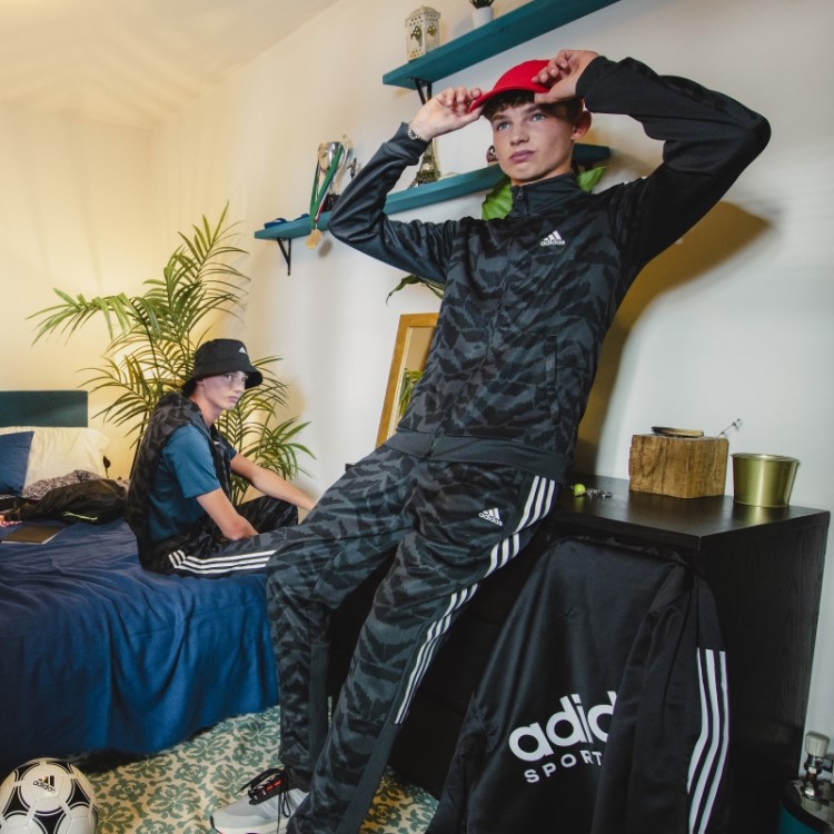 Joggers De Estilo De Vida De Carbono Adidas Tiro Terno