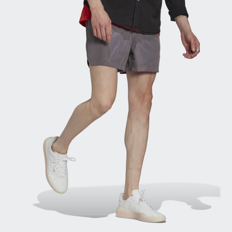 Shorts Adidas Tech Cinza Tracejado