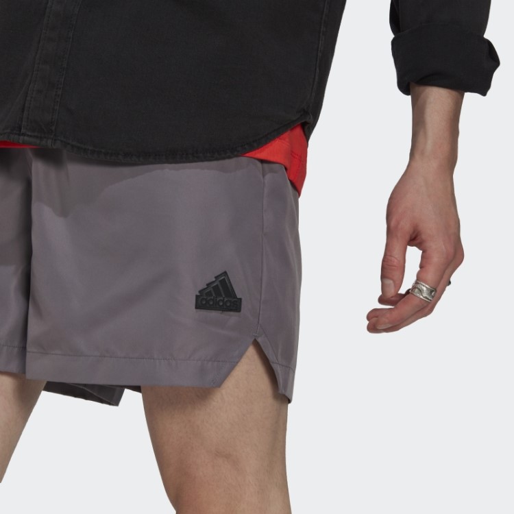 Shorts Adidas Tech Cinza Tracejado