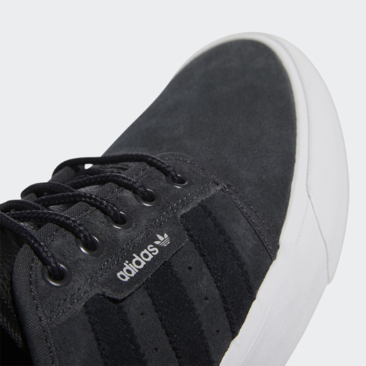 Sapatos Brancos Adidas Seeley Xt