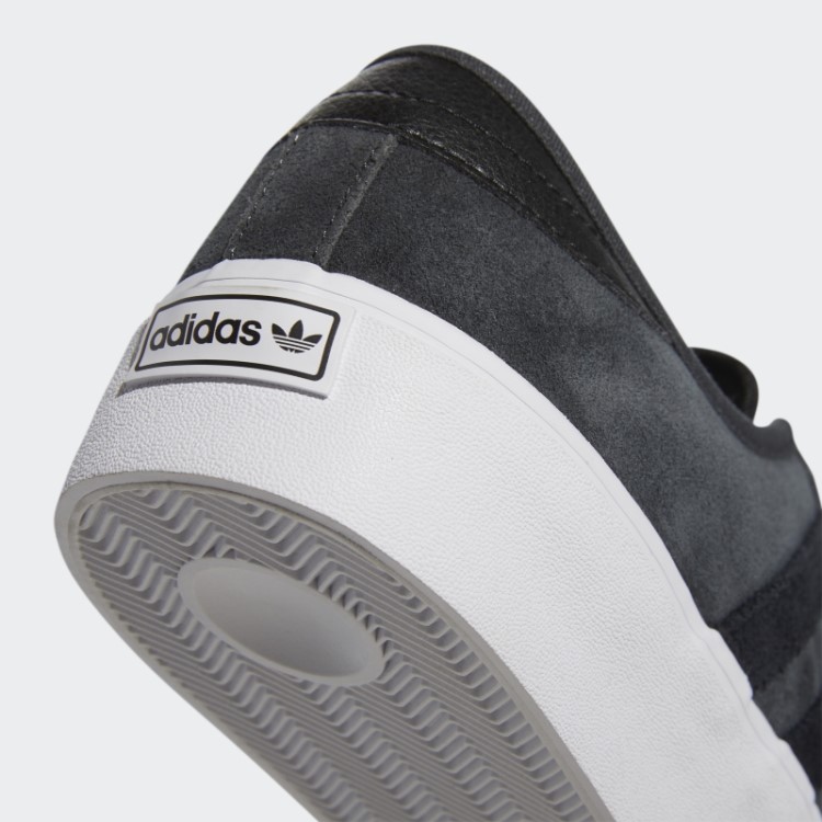 Sapatos Brancos Adidas Seeley Xt