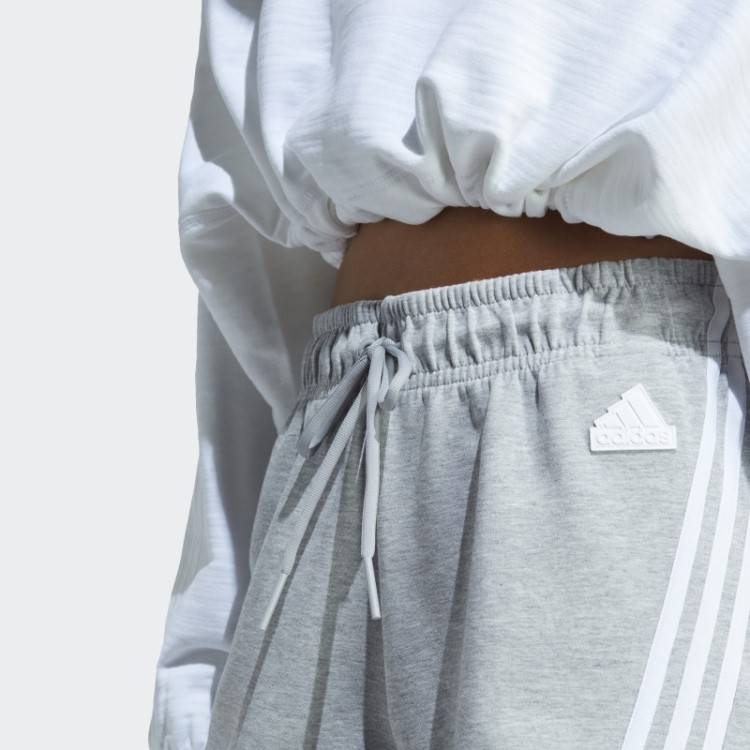 Short Com As Três Listras Future Icons Cinza Médio Adidas