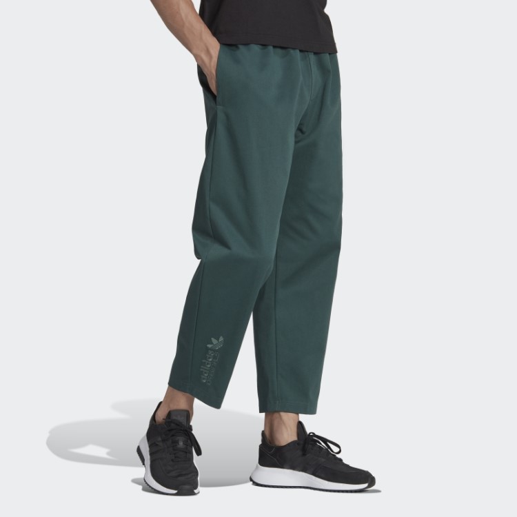 Calça Chino Campus Verde Mineral Adidas