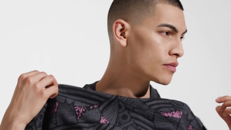 Camiseta Rekive Preta Com Estampa De Trevo Preto Adidas
