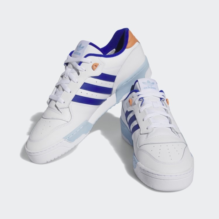 Sapatos Brancos De Rivalidade Adidas