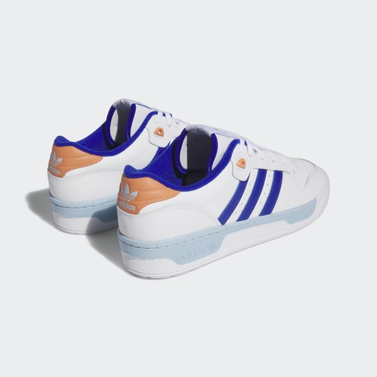 Sapatos Brancos De Rivalidade Adidas