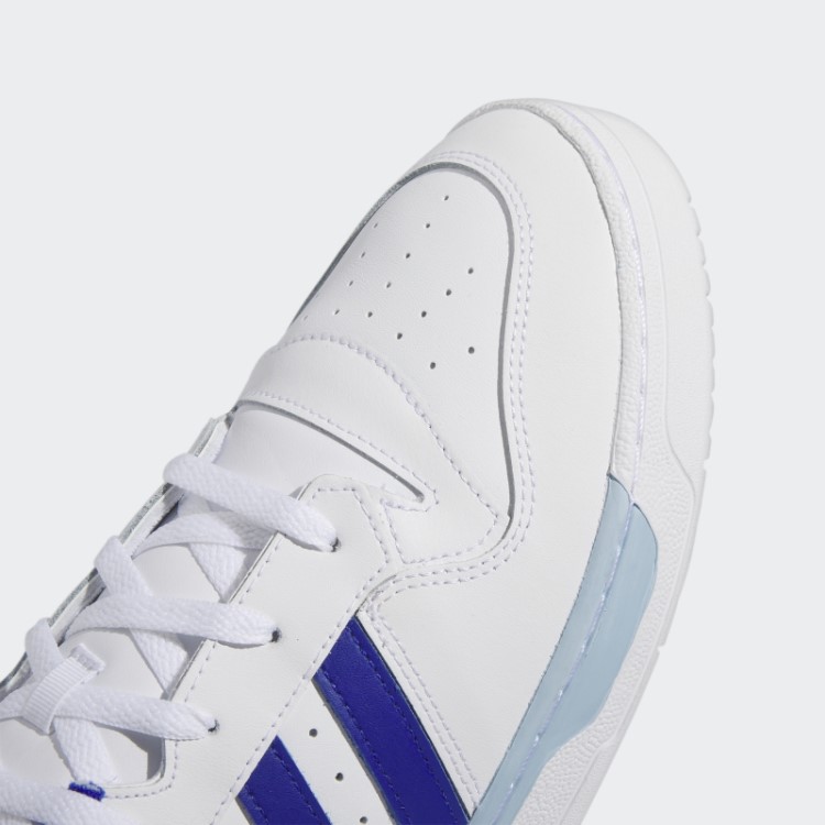 Sapatos Brancos De Rivalidade Adidas