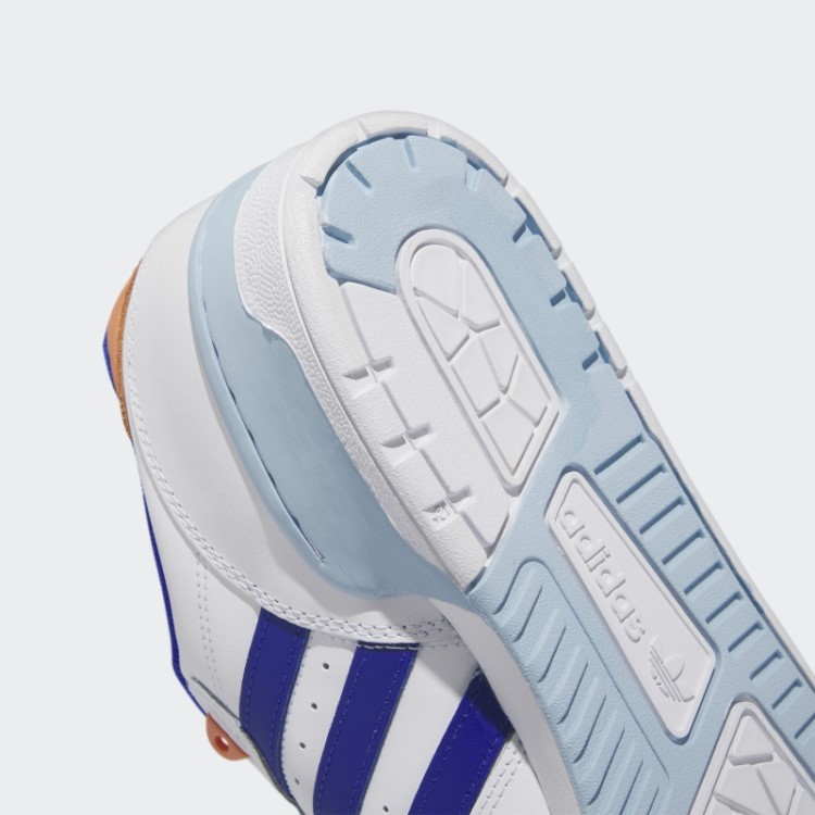 Sapatos Brancos De Rivalidade Adidas