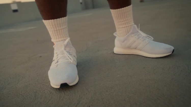 Tênis De Estilo De Vida De Corrida Branco Ultraboost 5 Dna Adidas