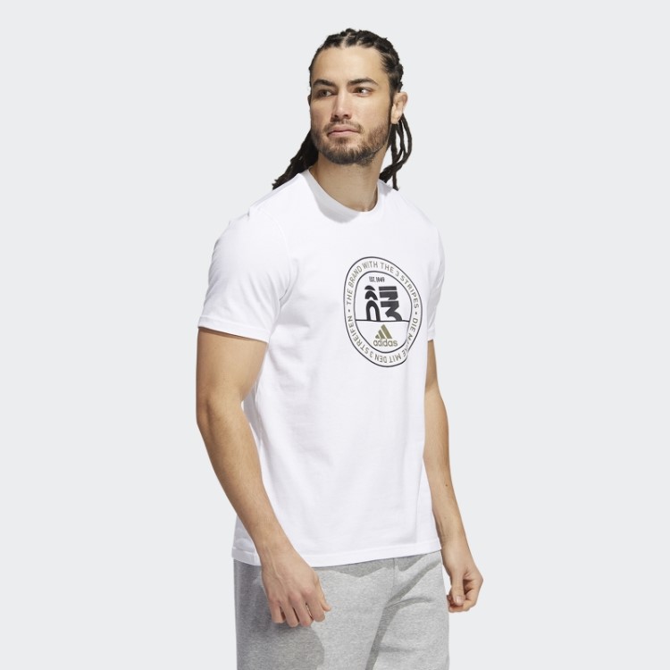 Camiseta Basics Com Emblema Gráfico Adidas Branca