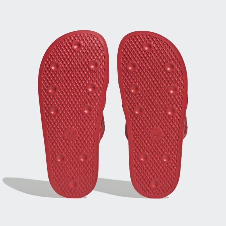 Slides Essenciais Adidas Adilette Escarlate