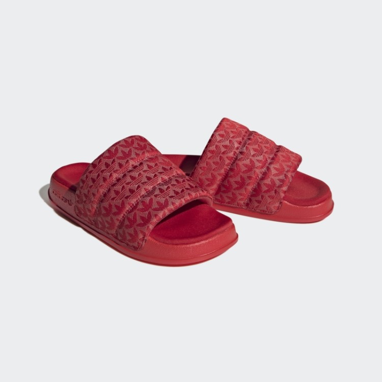 Slides Essenciais Adidas Adilette Escarlate