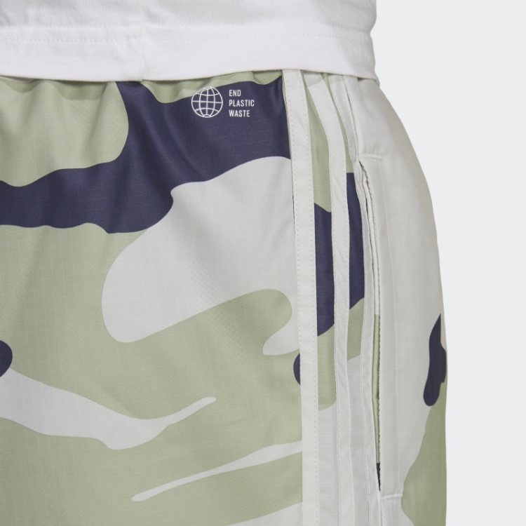 Calça De Nylon Camuflada Com Grafismo Cinza Orbit Adidas