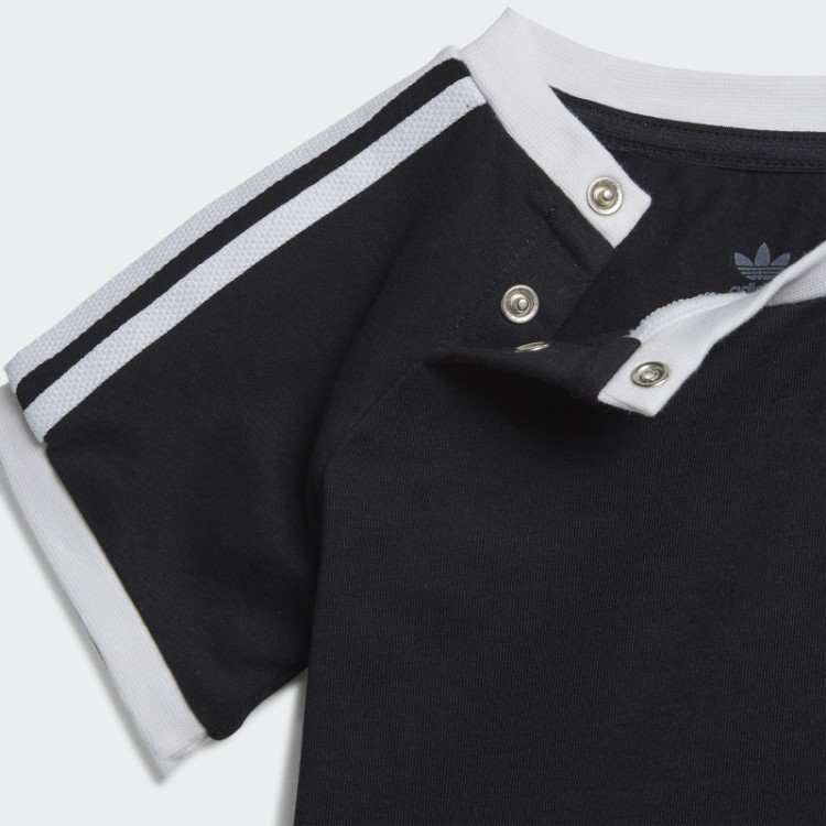 Camiseta Preta Com As Três Listras Adidas