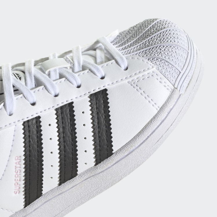 Elegantes Sapatos Pretos Superstar Da Adidas