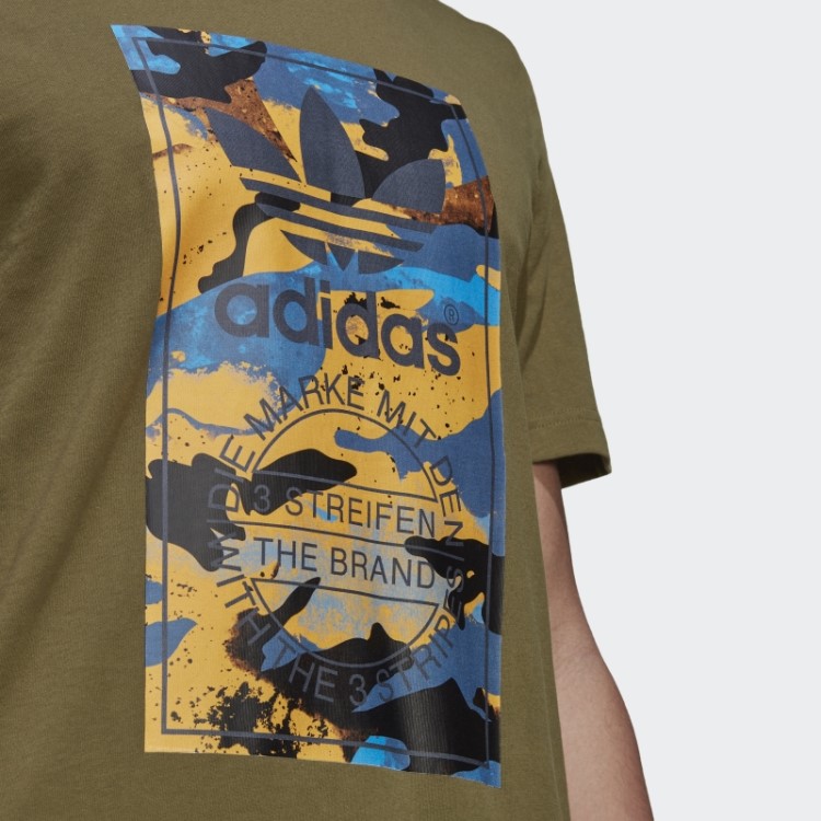 Camiseta Camuflada Gráfica Adidas Olive