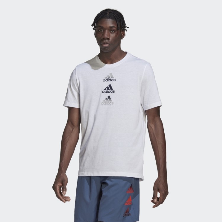 Camiseta Branca Adidas Com Logotipo Projetado Para Mover