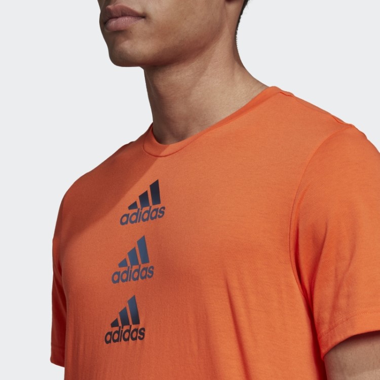 Camiseta Adidas Laranja Projetada Para Mover O Logotipo