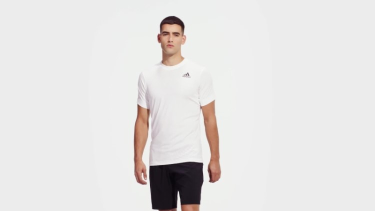 T-shirt Branca Elegante De Tênis Freelift Adidas