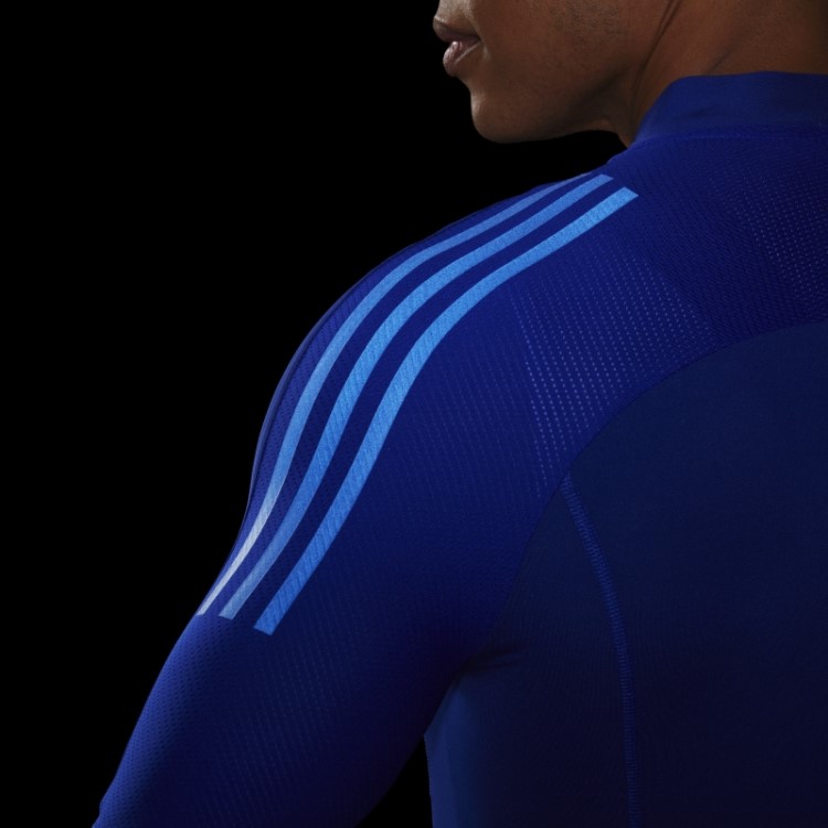 A Camisa De Ciclismo Azul Adidas
