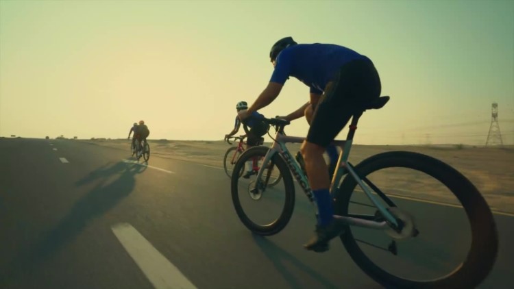 A Camisa De Ciclismo De Manga Curta Azul Adidas