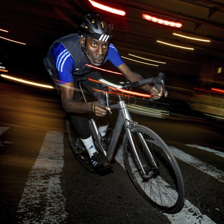 A Camisa De Ciclismo De Manga Curta Azul Adidas