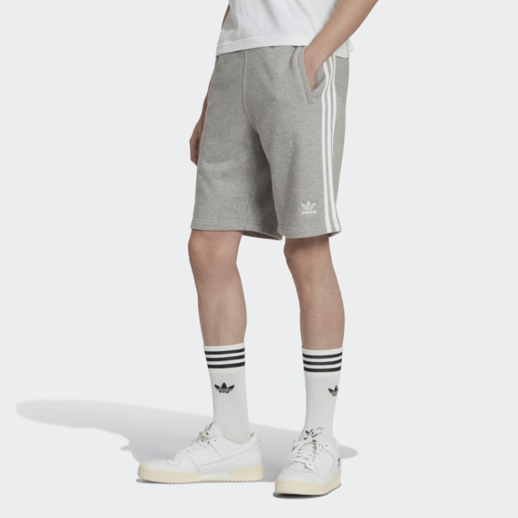 Short De Moletom Com As Três Listras Adidas Cinza Médio