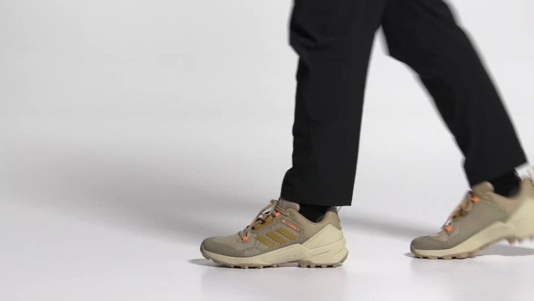 Tênis De Caminhada Terrex Swift R3 Tom Bege Adidas