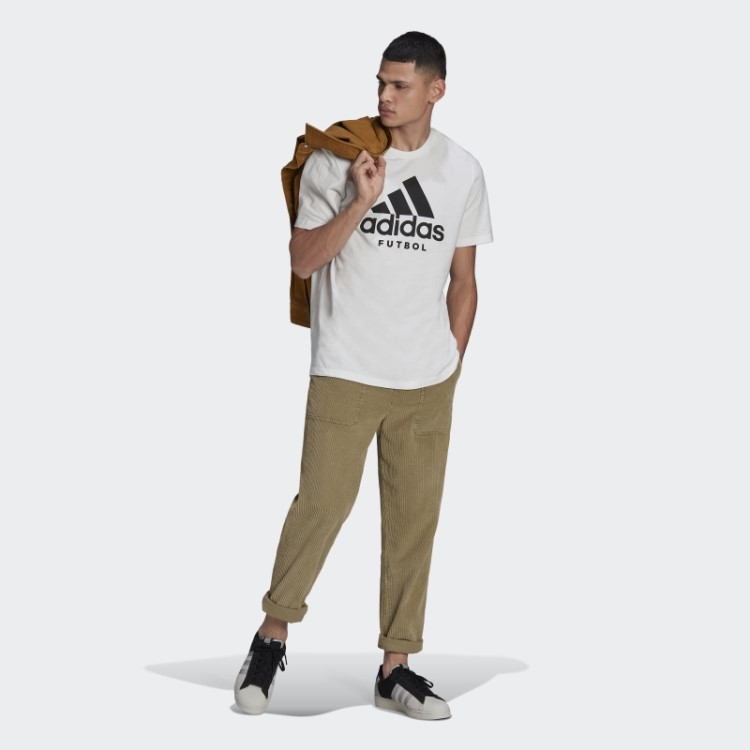 Camiseta Branca Com Logo De Futebol Adidas