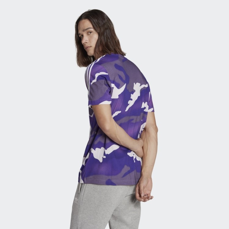 Camiseta Roxa Com Estampa Camuflada Da Adidas