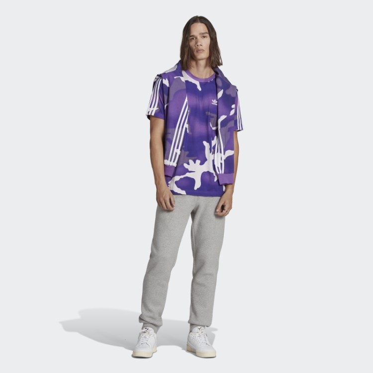 Camiseta Roxa Com Estampa Camuflada Da Adidas