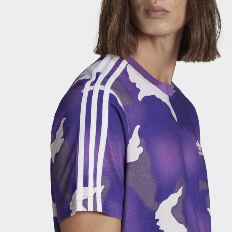 Camiseta Roxa Com Estampa Camuflada Da Adidas
