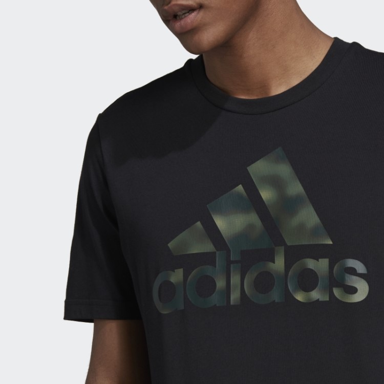 Camiseta Preta Adidas Essentials Com Estampa Camuflada