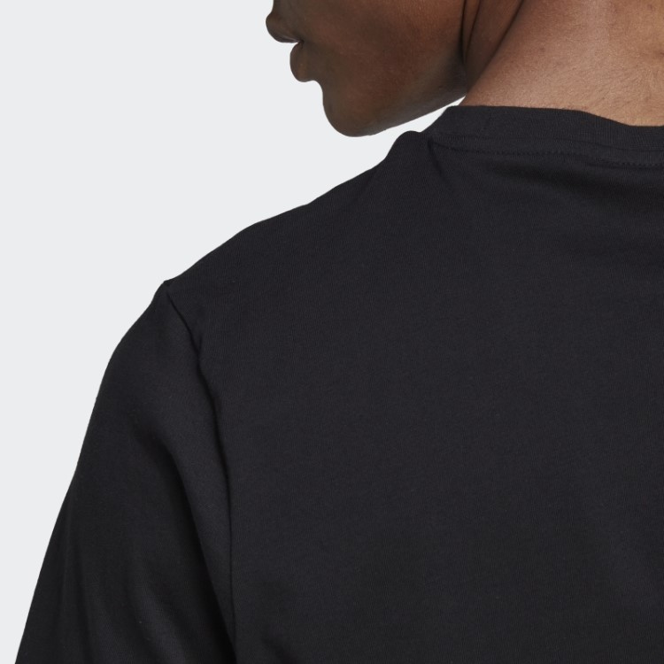 Camiseta Preta Adidas Essentials Com Estampa Camuflada