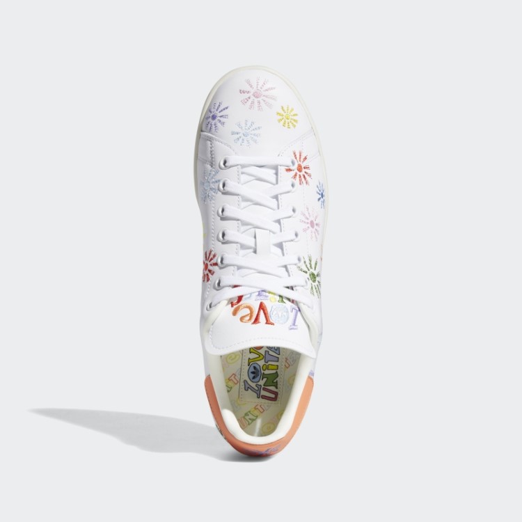 Sapatos Brancos Adidas Stan Smith Orgulho
