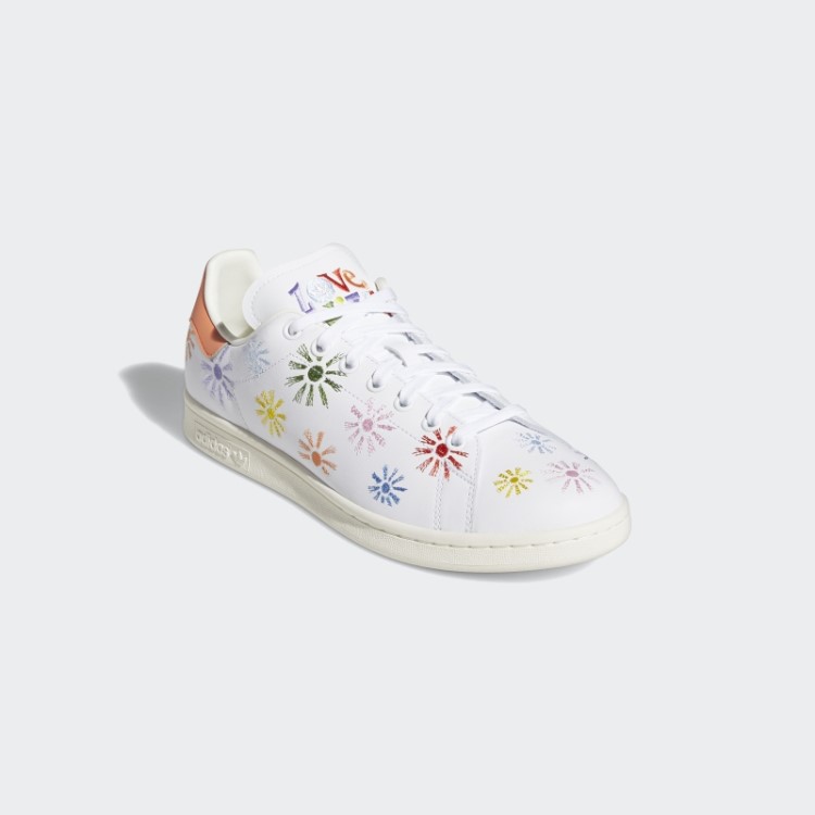 Sapatos Brancos Adidas Stan Smith Orgulho