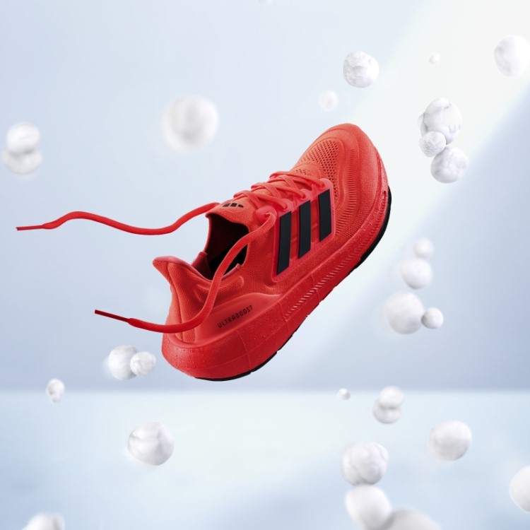 Tênis De Corrida Vermelho Ultraboost Light Adidas