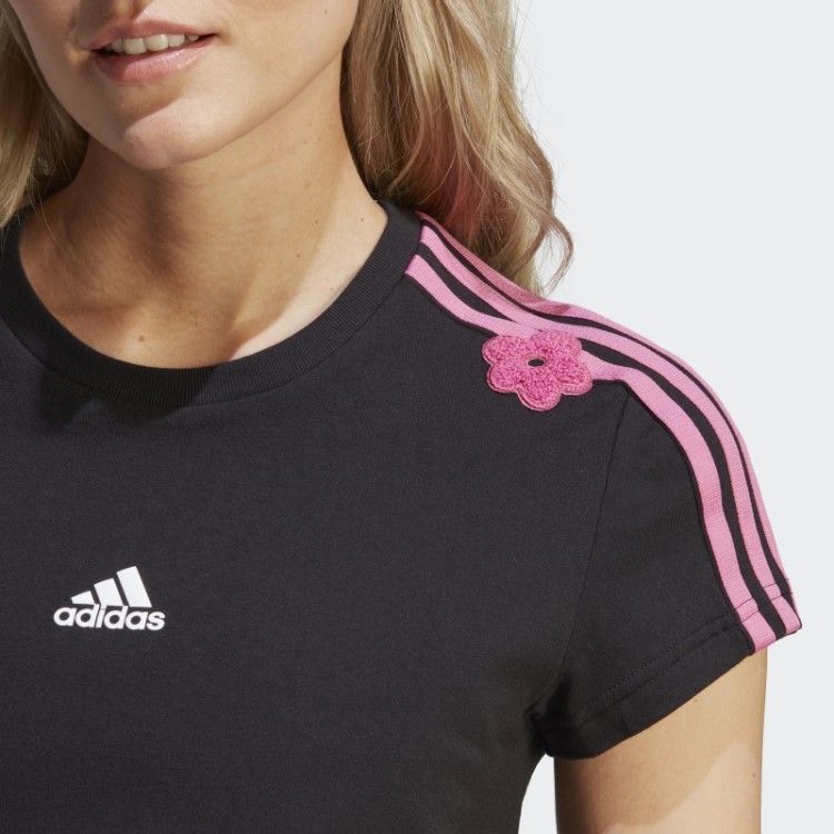 Camiseta Preta Adidas Com As Três Listras E Apliques De Flores Em Chenille