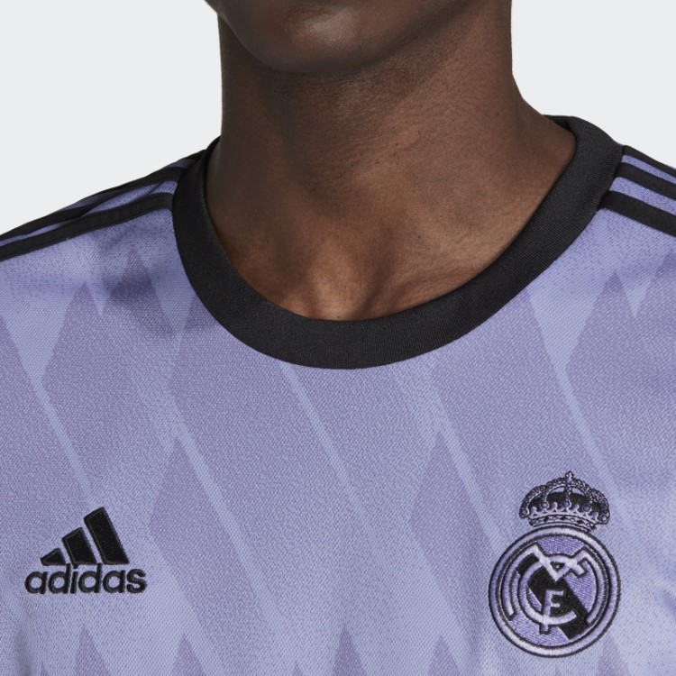 Camisa Roxa Clara Adidas Real Madrid 22/23 Away