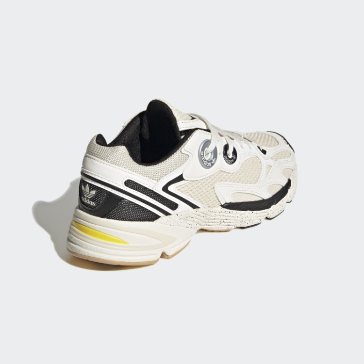 Sapatos Brancos Adidas Astir