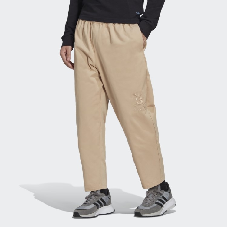 Calça Chino Com Estampa Bege Adidas