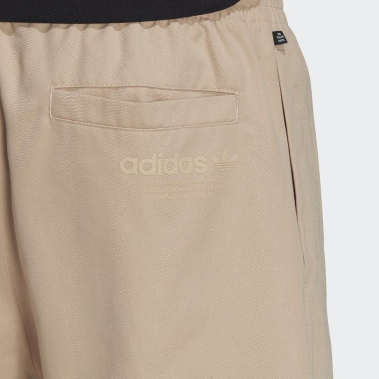 Calça Chino Com Estampa Bege Adidas