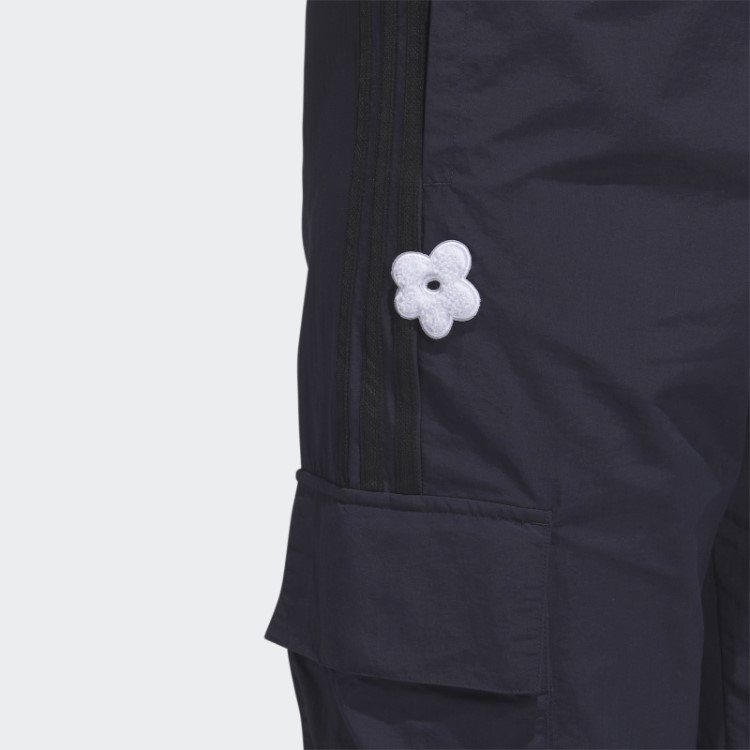 Calça Cargo Adidas Com As Três Listras E Estampas De Flores Em Chenille